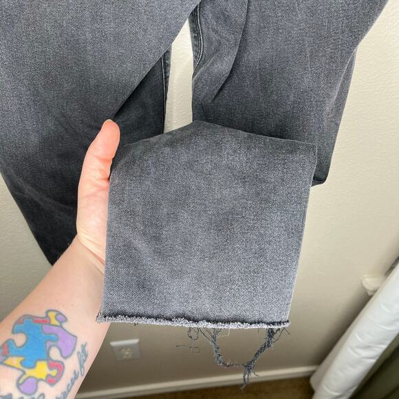 AMERICAN EAGLE Curvy Mom Jeans Cut-Off Size 6 LONG - Picture 5 of 10